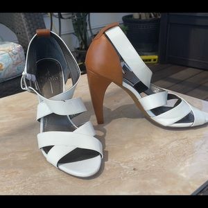 LINEA PAOLO Women's 8M Strappy sandals